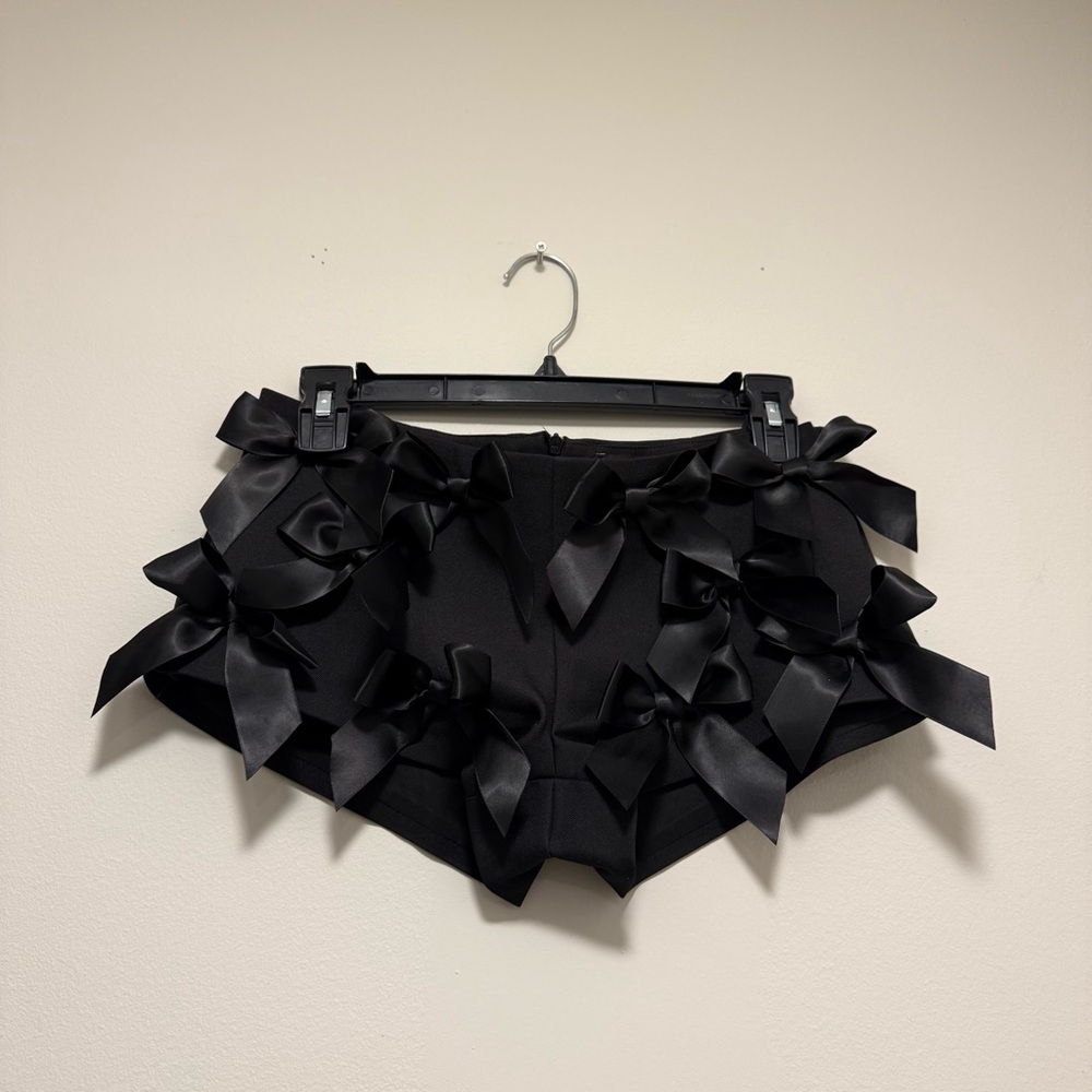 Stylish Black Shorts with Bow Details